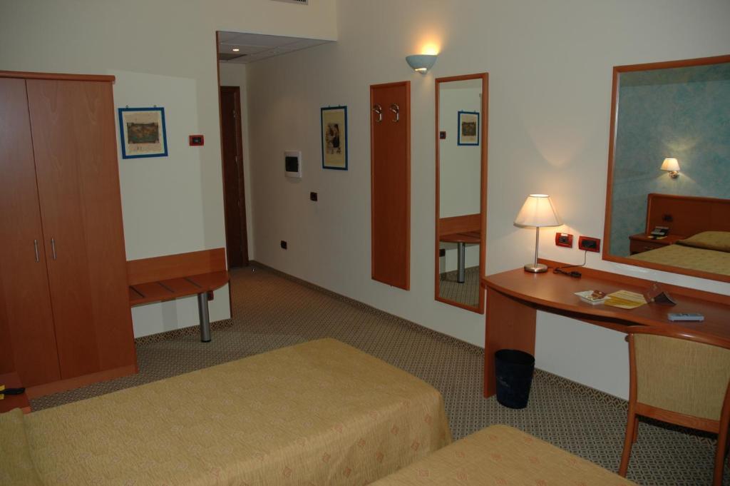 Hotel Brindor Poirino Szoba fotó