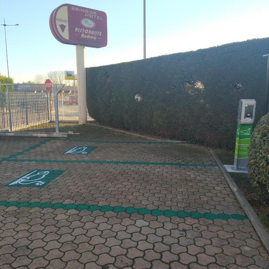 Hotel Brindor Poirino Kültér fotó