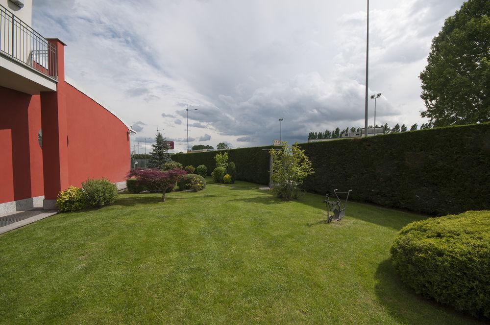 Hotel Brindor Poirino Kültér fotó