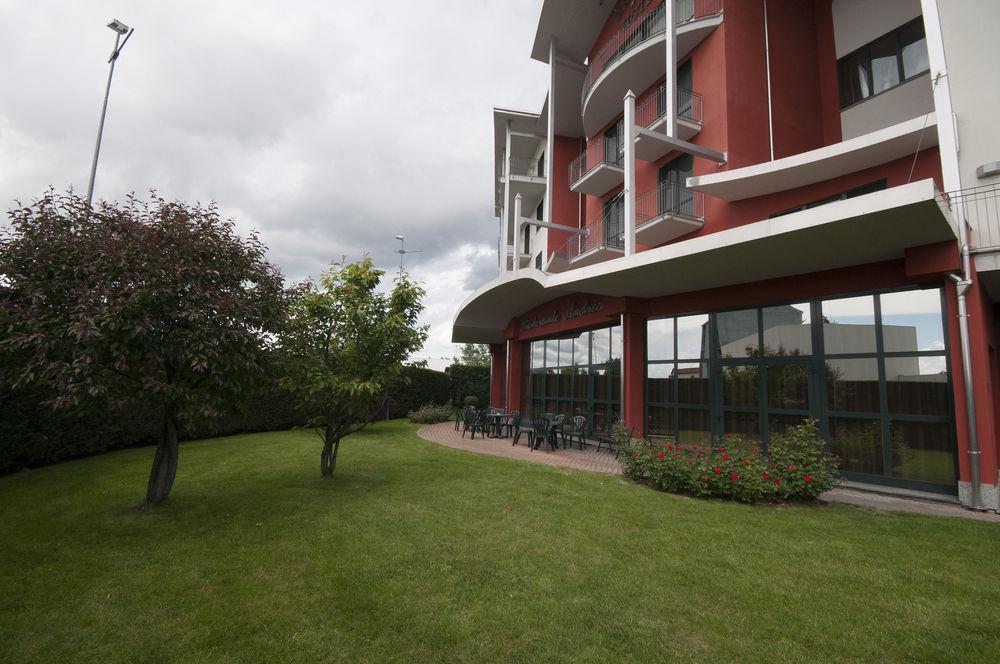 Hotel Brindor Poirino Kültér fotó