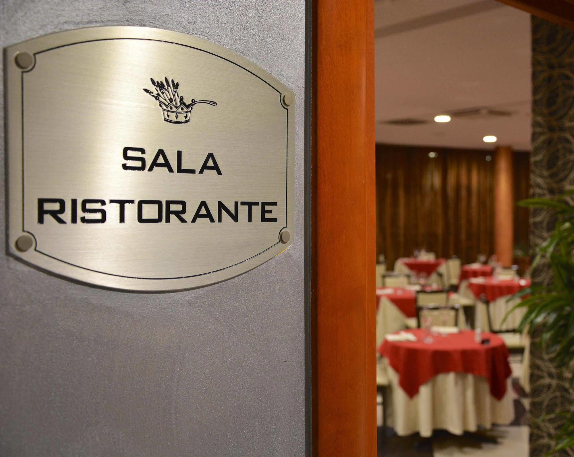 Hotel Brindor Poirino Kültér fotó