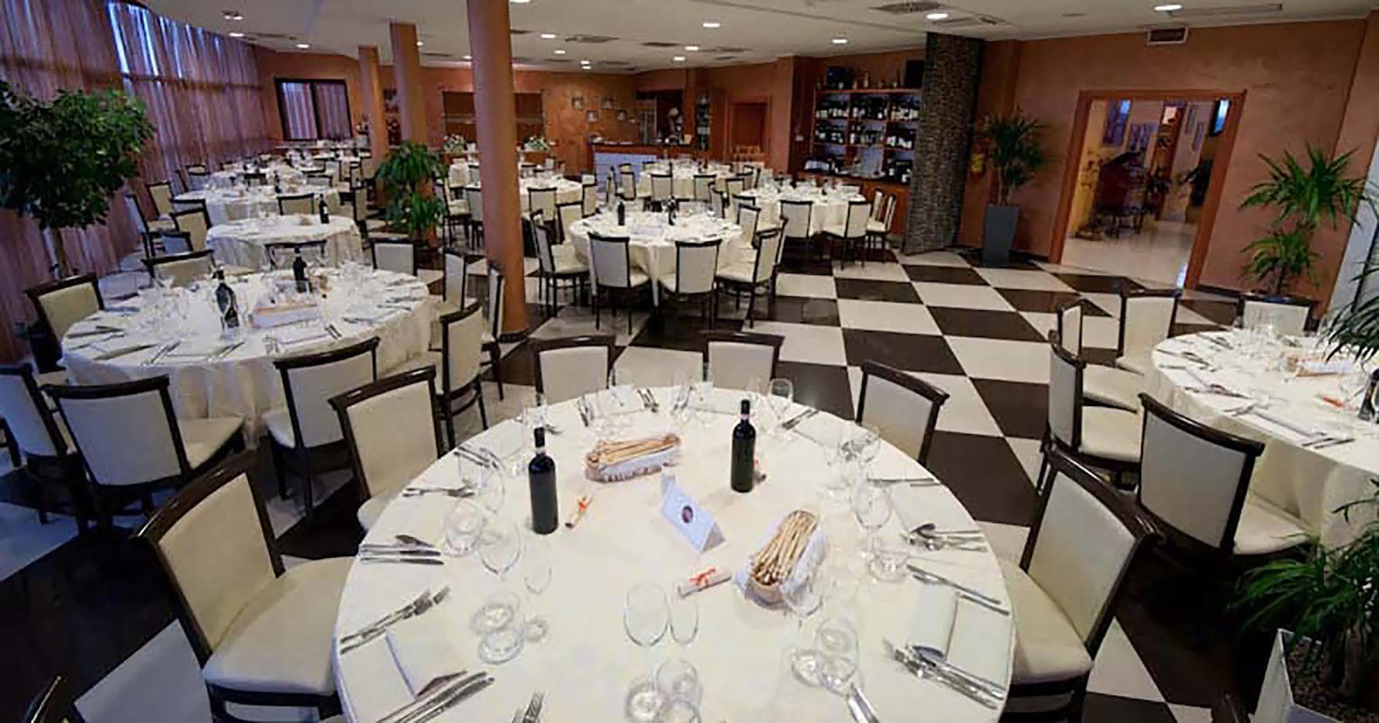 Hotel Brindor Poirino Kültér fotó