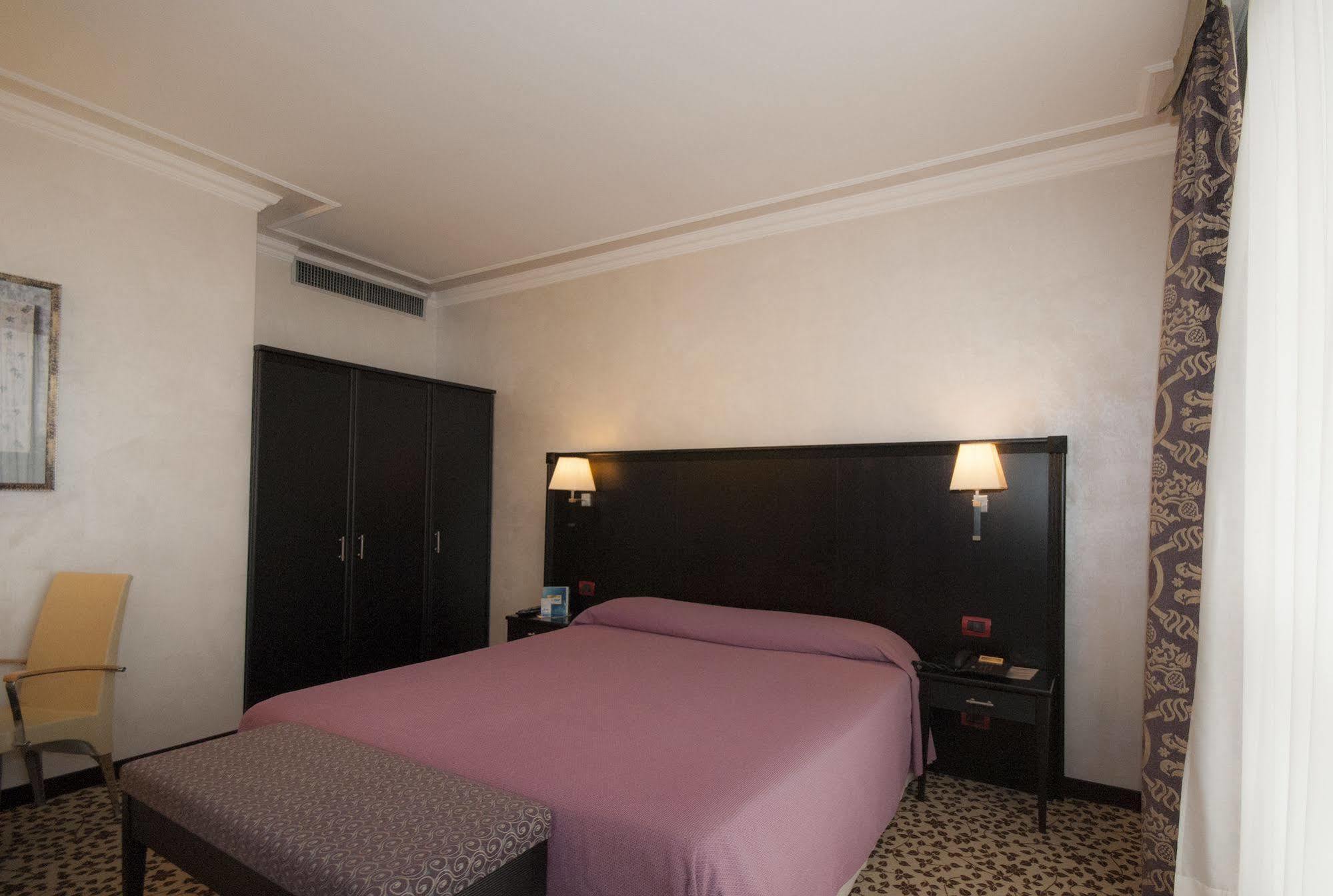Hotel Brindor Poirino Kültér fotó