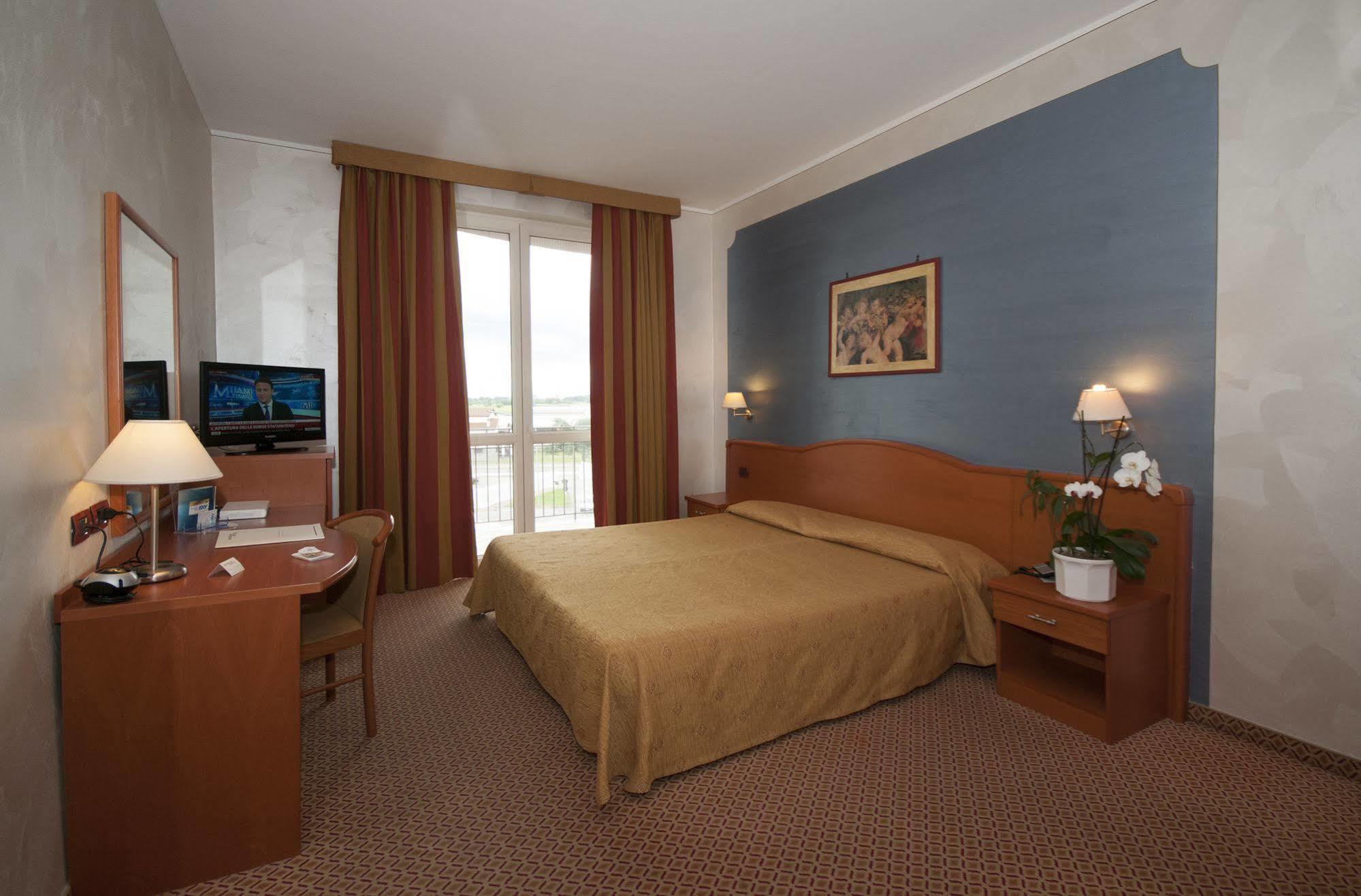 Hotel Brindor Poirino Kültér fotó