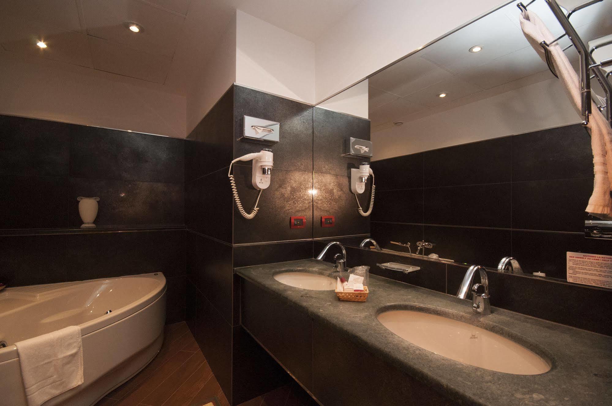 Hotel Brindor Poirino Kültér fotó