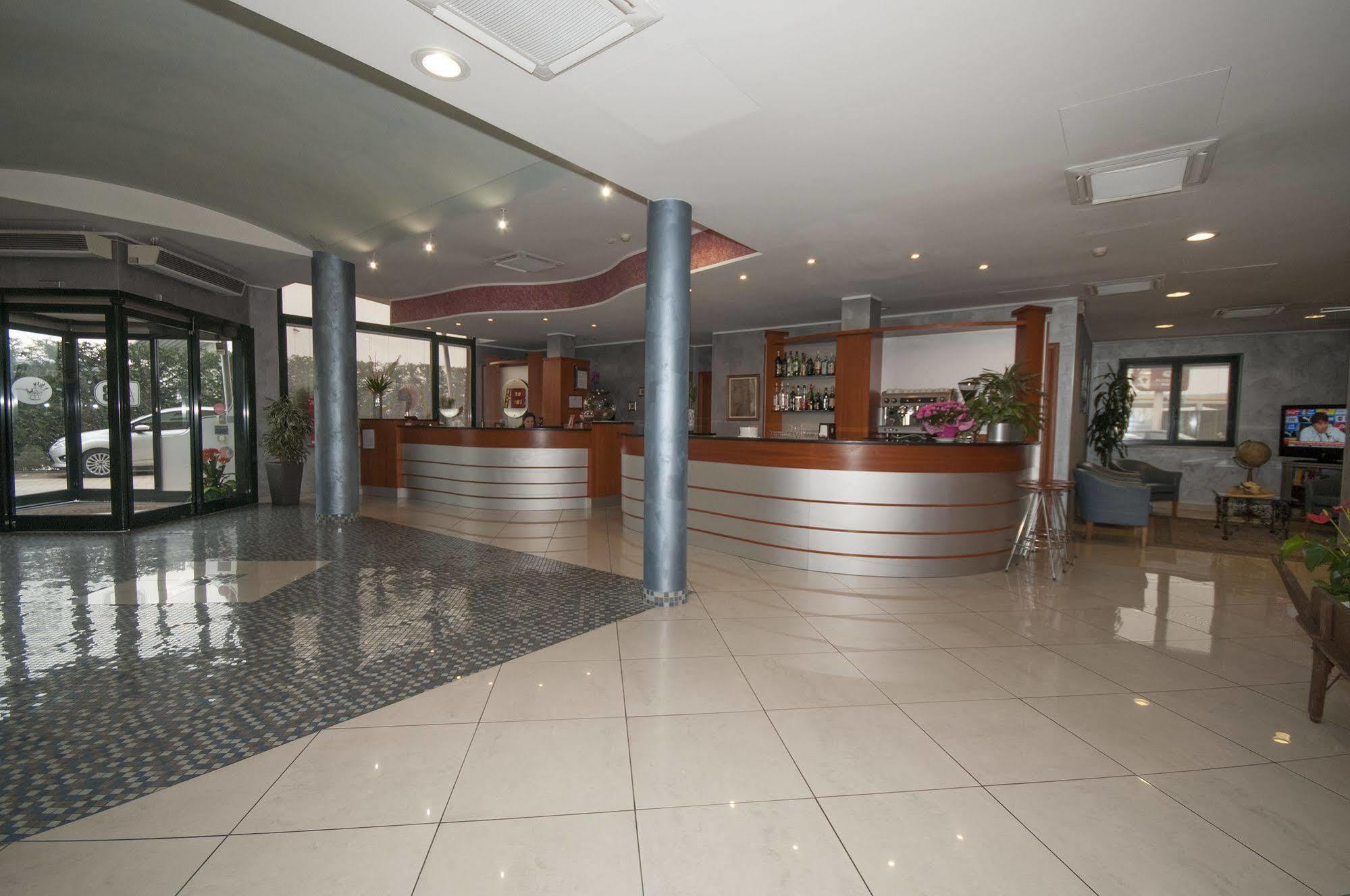 Hotel Brindor Poirino Kültér fotó