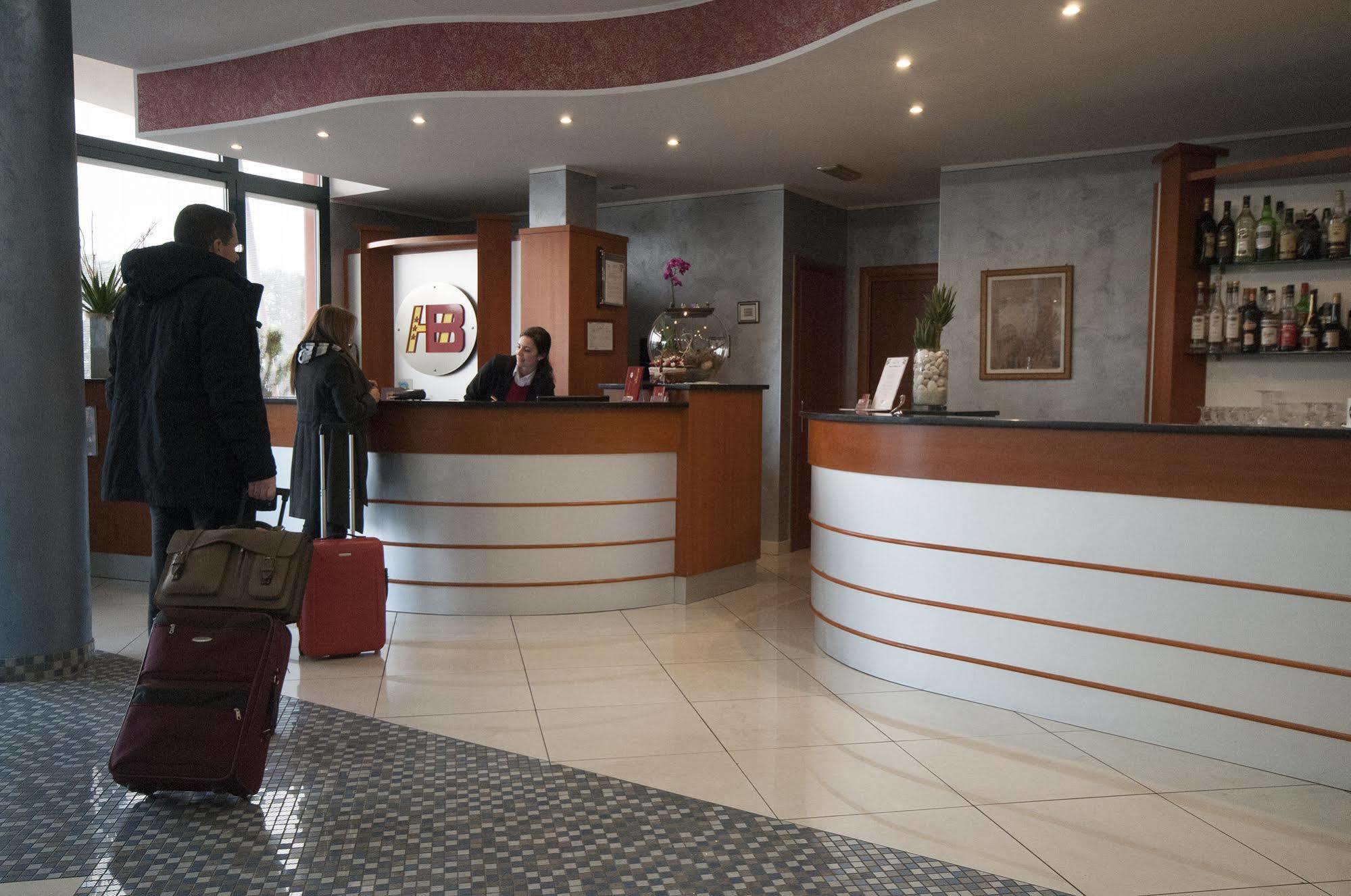 Hotel Brindor Poirino Kültér fotó