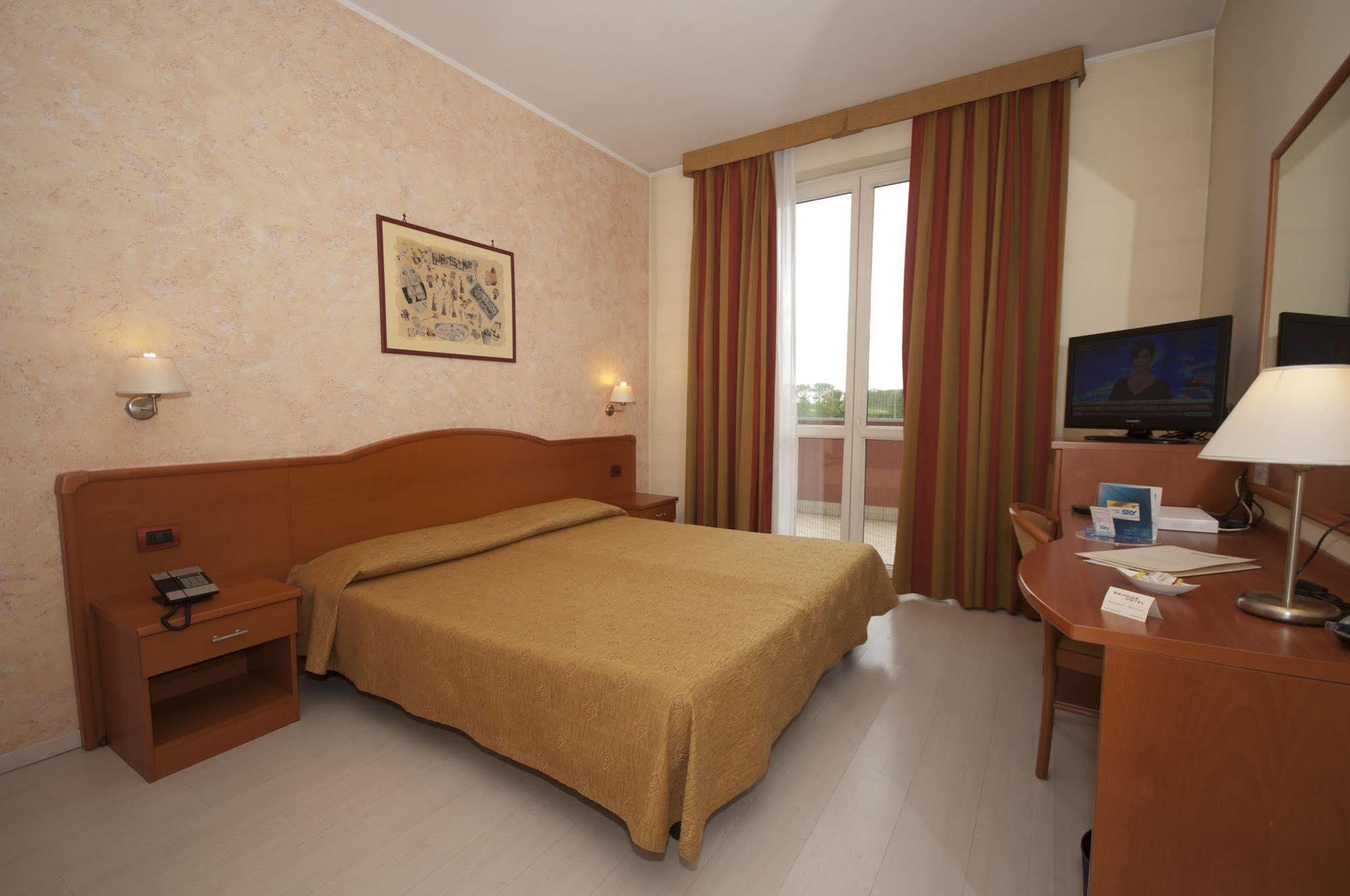 Hotel Brindor Poirino Kültér fotó
